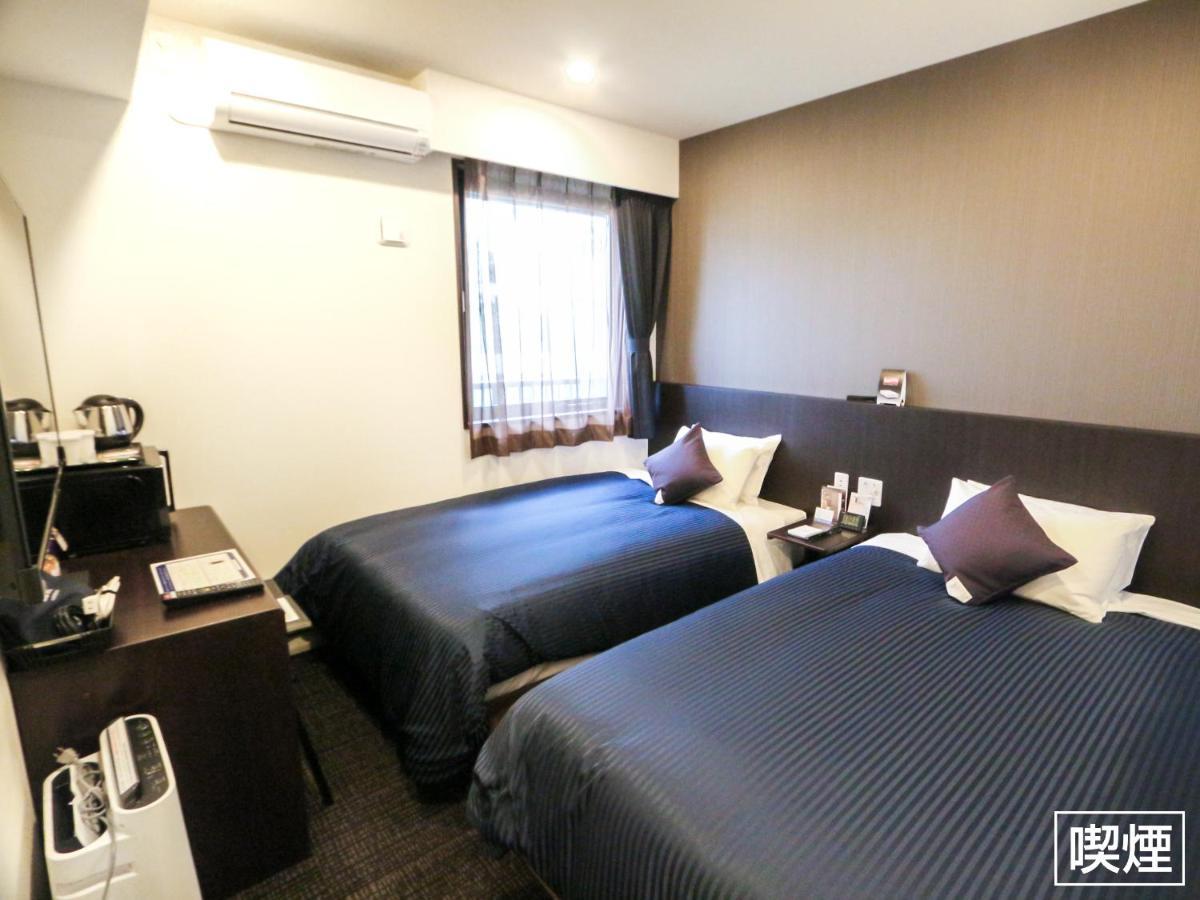 Hotel Livemax Yokohama Stadium Mae Exterior photo